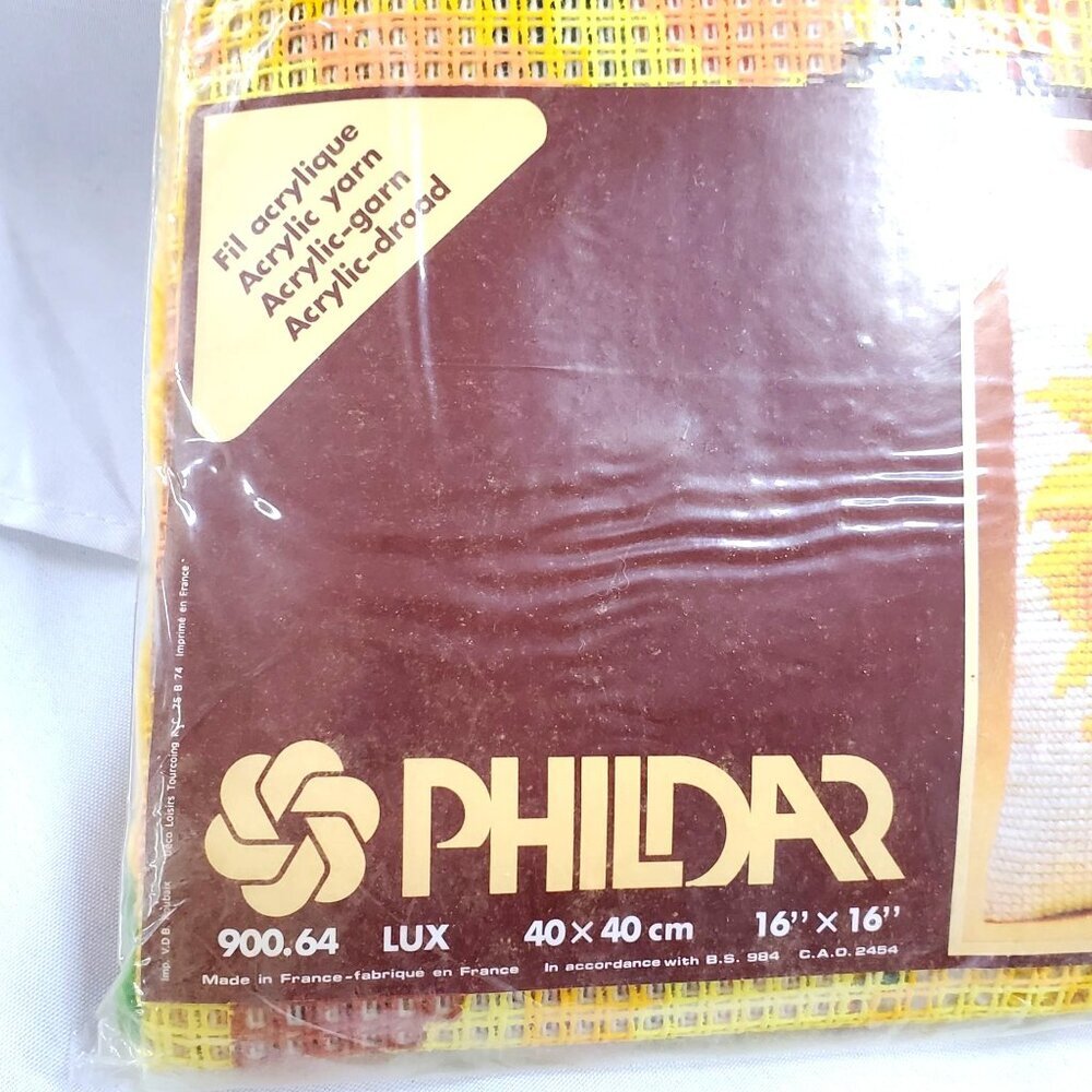 Vintage Phildar Sunflower Needlepoint Cushion Kit With Acrylic Yarn 16" x 16" - Picture 2 of 6